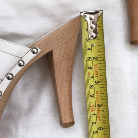 💋💋💋 DIOR Flower Embroidered Clogs 💋💋💋 - Picture 8 of 8